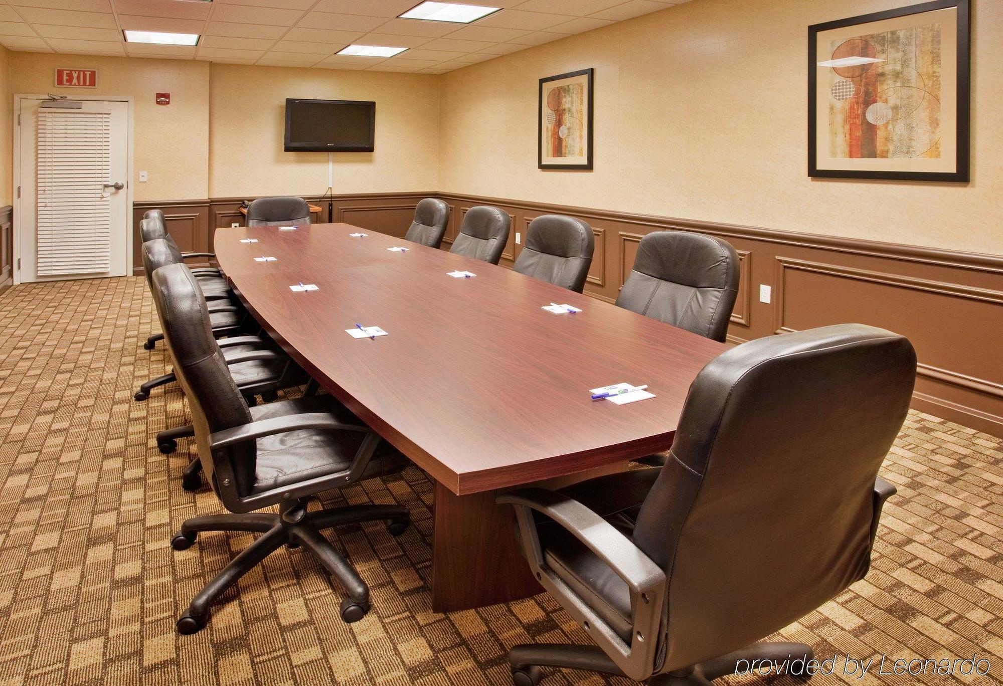 Holiday Inn Express Hotel & Suites Wichita Airport By Ihg Exterior foto